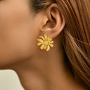 Cross-Border Fashion-Forward Designer Versatile Niche Old Money Aesthetic Streetwear Stainless Steel Gold-Tone Daisy Stud Earrings