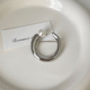 Hot-Selling Designer Metal Letter C-Shaped Pearl Brooch - Cold Aesthetic Minimalist Elegant Suit Pin, Trendy Clothing Accessory Wholesale