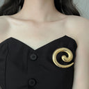 Niche Retro Cold Aesthetic Snail Brooch - Internet-Famous Metal Pin, Autumn & Winter Runway-Style Accessory for Women