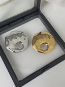 Niche Design Irregular Water Wave Hollow Round Brooch for Women - High-End Exquisite Suit Boutonniere Pin Accessory